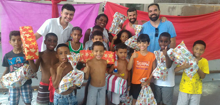 DOAÇÃO DE BRINQUEDOS PARA AS CRIANÇAS DO CCCRIA